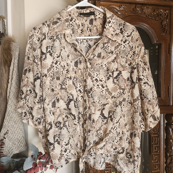 Sanctuary Beige Snake Print Button-Down Shirt - Picture 10 of 10